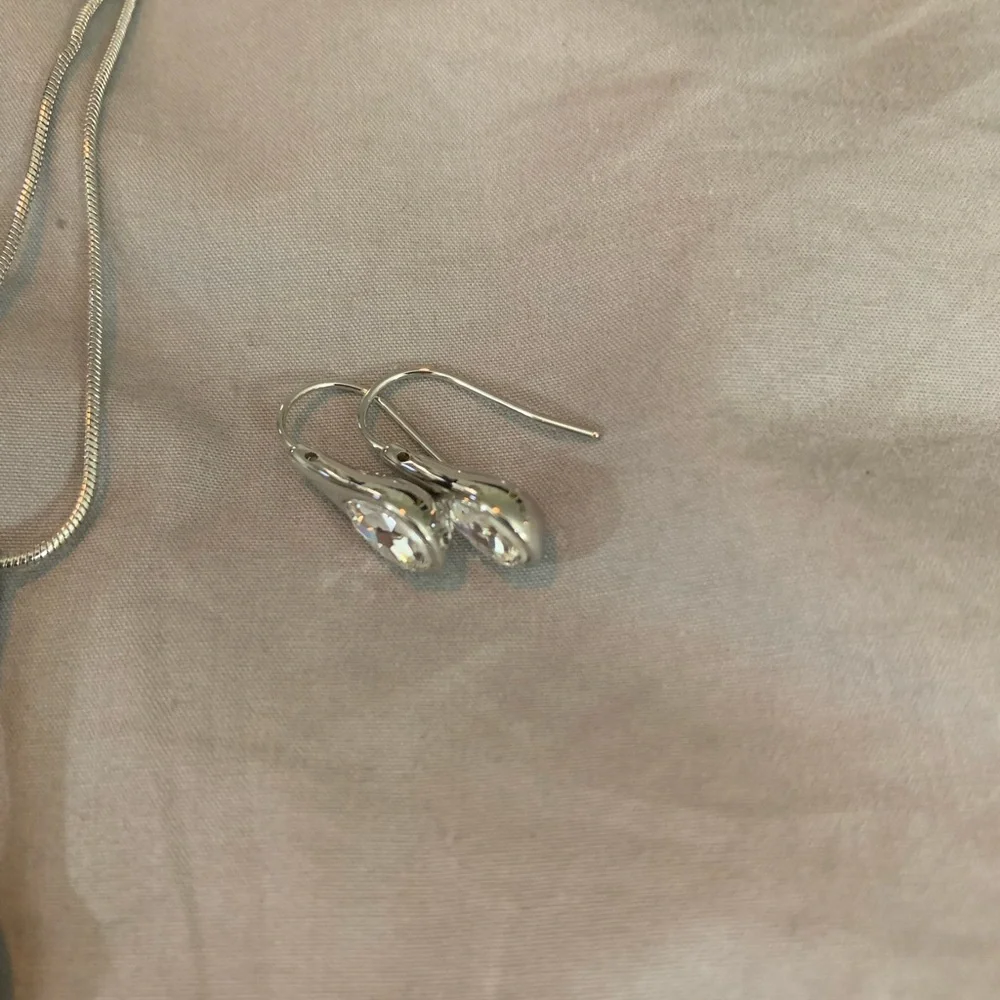 Mestige Crystal Drop Necklace and Earrings - Picture 3 of 5